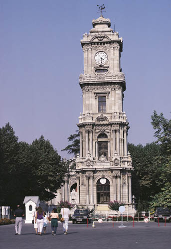 Istanbul Saat Kulesi.jpg